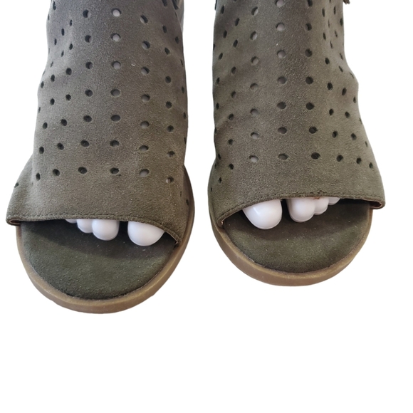 Steve Madden Leather Ginelle Olive Green Bootie Size 7.5 - Picture 6 of 16